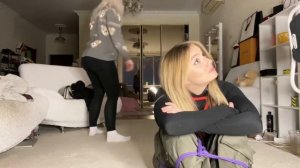 СВЕТА СОЛЛАР ПОДНИМАЕТ ОНЛАЙН   ПРИСЕДАНИЯ