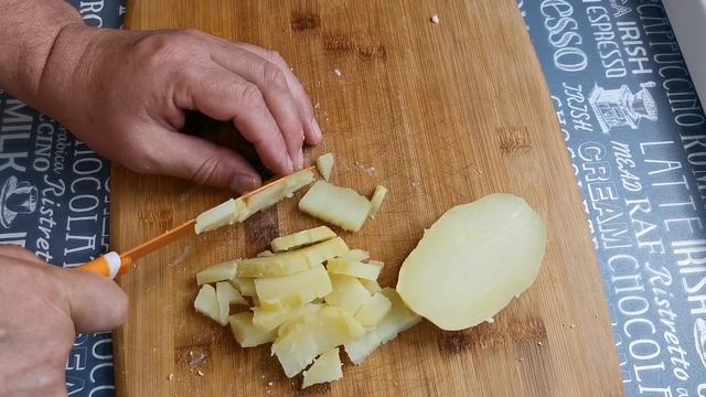 Салат с крабовыми палочками.