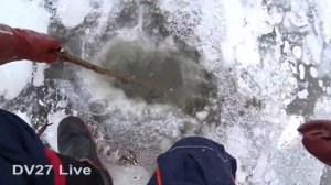 Устанавливаем под лед резинку (донный амортизатор)