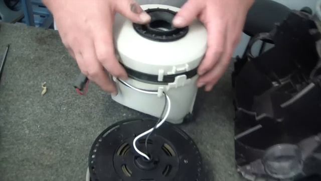 My Dyson DC19 needs a new motor, how do I replace it? смотреть онлайн