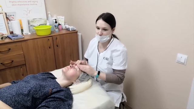 Массаж лица у косметолога с Анной Амелиной смотреть онлайн
