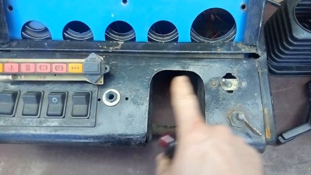 Реставрация своими руками щитка приборов в кабину трактора МТЗ смотреть онлайн