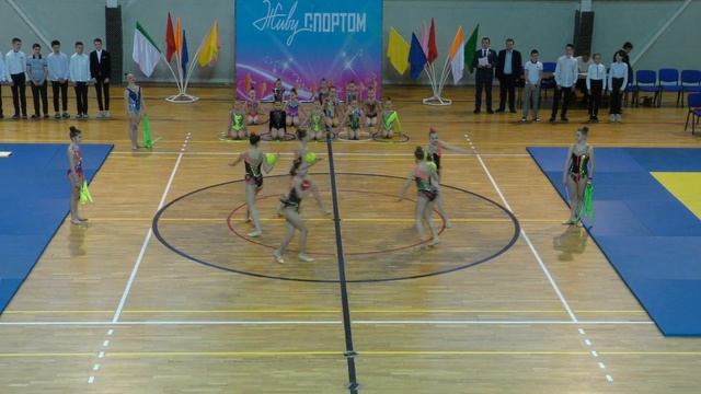 Показательное выступление гимнасток спортивного клуба "Комета" смотреть онлайн