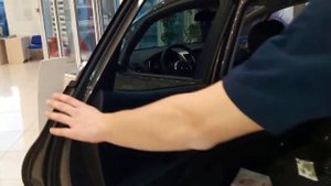 Автошторки Laitovo на магнитах, установка на Kia Venga