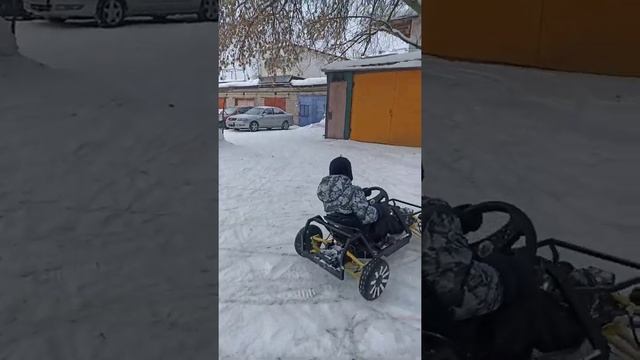 4×4 покатушка по снегу, полный привод, детская самодельная багги из гироскутеров 4 WD смотреть онлайн