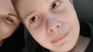 Тима читает на природе ?