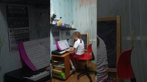 РИГОДОН Игра на синтезаторе