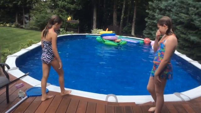 #Best friends Girls challenge in pool #challenge Girls Pool - BFF Tags 9 смотреть онлайн