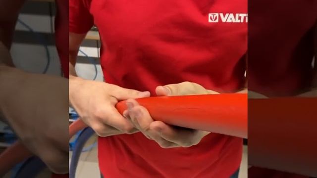 Как изолировать трубу при прокладке в штробах или стяжке