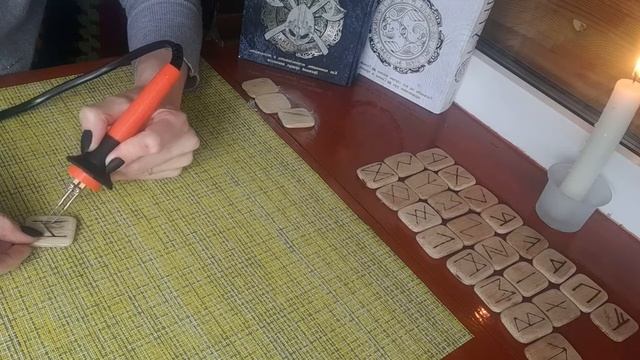 Изготовление скандинавских рун смотреть онлайн