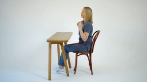 Как ПРАВИЛЬНО сидеть на стуле за СТОЛОМ? Почему это важно для спины?