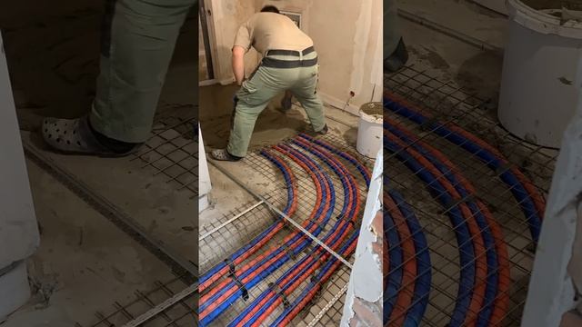 Рабочие процессы.. комплекс работ по заливке полов готовой смесью по маякам, с армированием стяжки м