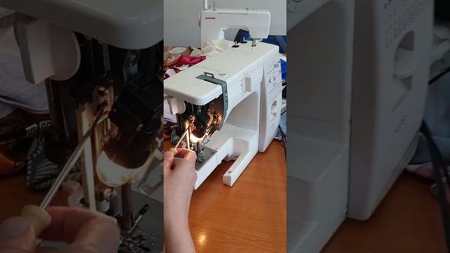 Как отремонтировать швейную машину Проблема Плохой ход махового колеса смотреть онлайн