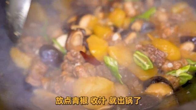 【超小厨】5根大排骨焖香菇，软烂入味各个有嚼劲，丈母娘：这汤汁太下饭！