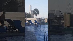 TAMANI Marina Hotel and Hotel Apartments  один из бассейнов этого отеля. 35°С жары в ноябре 2022
