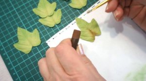 ?Как сделать зелень из фоамирана? Веточка плюща своими руками DIY | A branch from foamiran DIY