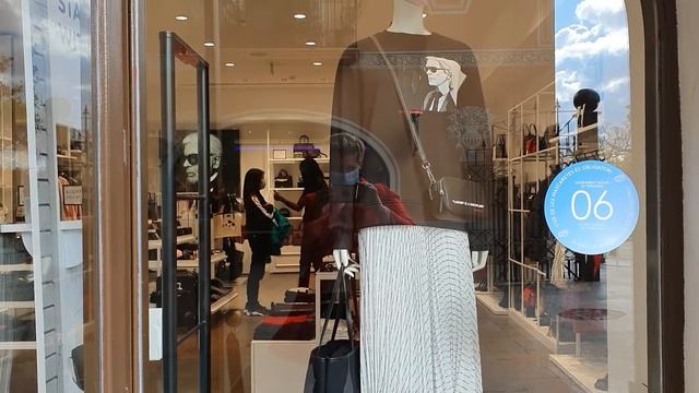 Стрит стайл на улицах Испании. До LOCK DOWN. @Larisa Otman #Испания #модаистиль #fashionSpain