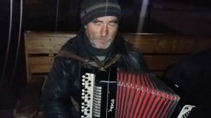 Бомж поет