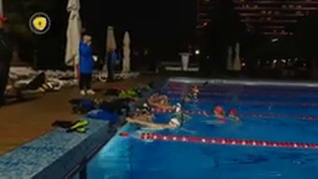 #безостановки плывем под водой с большой ластой