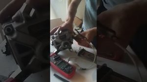 Проверка двигателя от стиральной машинки Канди при помощи тковых клещей