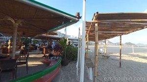 Как выглядит самый популярный пляж Бразилии после того, как на него запретили приходить