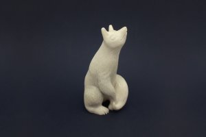 Лис. Фигурка вырезана из рога лося