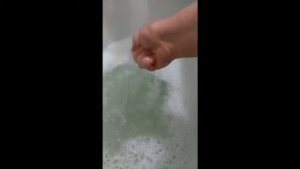 Пена для ванн твердая. Удобно брать с собой путешествие :)