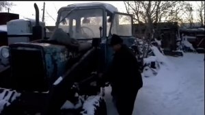 Пуск трактора Мтз 80 зимой в мороз.