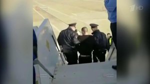 В Сочи вынесли приговор авиадебоширу, который буянил и рукоприкладствовал на борту