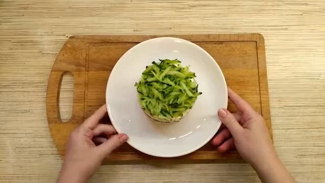 Необычный праздничный салат с курицей и грибами. Простой рецепт. смотреть онлайн