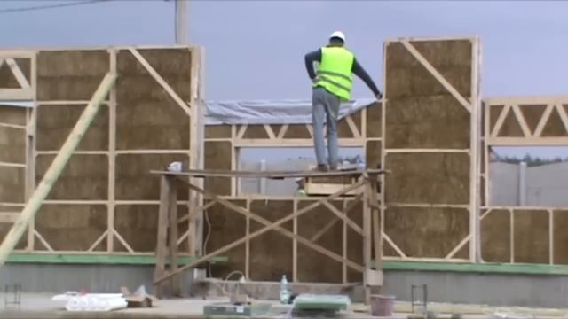 Экодом из соломенных панелей в деревянном каркасе