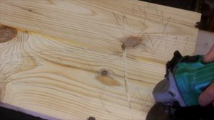 Обработка дерева болгаркой Ворон