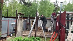 Навес в зоне отдыха за гаражом.