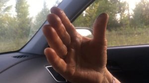 Очищаем руки от грибов.