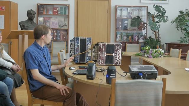 Науковий диспут: Скрипка та гармонь - традиція чи імпорт?