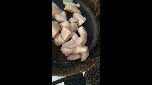 Спагетти в томатном соусе с курицей смотреть онлайн