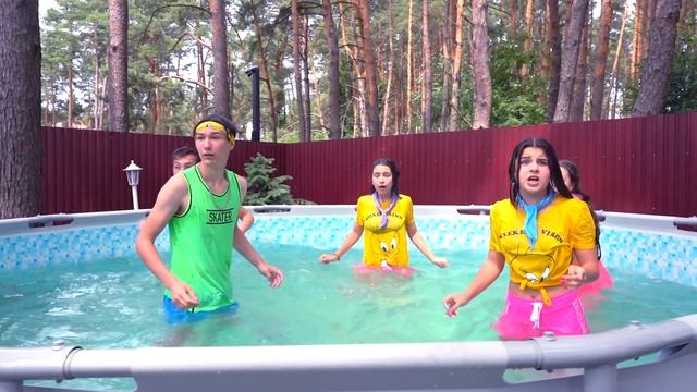 Кому ПОЦЕЛУЙ, а Кому ФИГА !? НАГЛЫЕ ПРИСТАВУЧИЕ ПАЦАНЫ