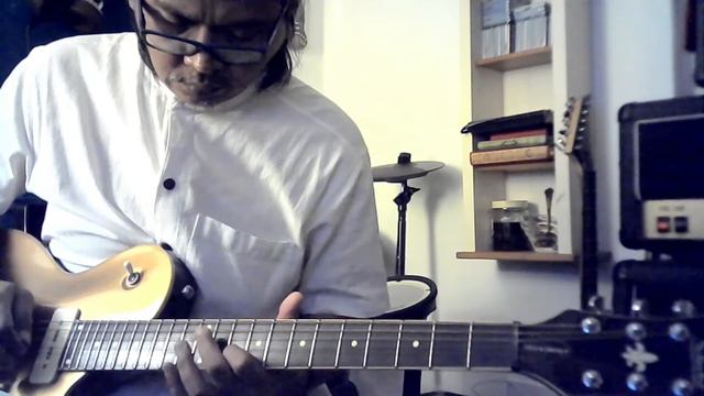 Soloing with my Schecter Solo 6 Diamond Series Gold Top смотреть онлайн