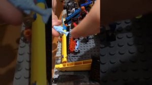 Пушки, гусеницы, лего крепость! LEGO good..