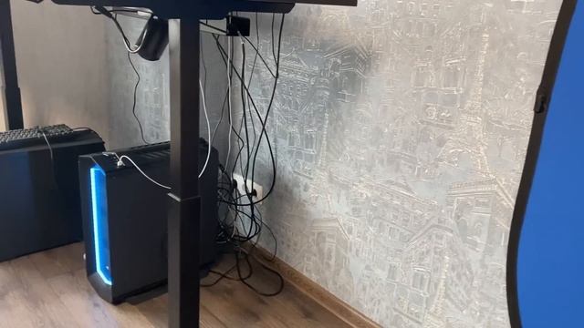 Комфортное место для работы и игр / Регулируемый стол Ergostol Start смотреть онлайн