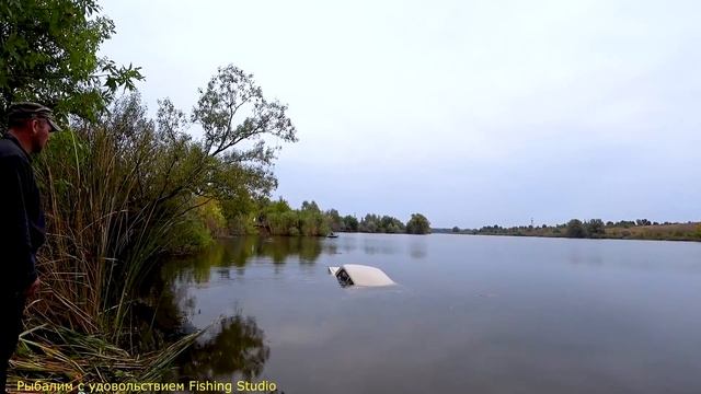 Рыбаки утопили машину, вытягивали всем селом смотреть онлайн