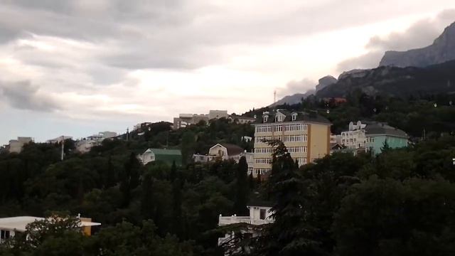 Крым , Ялта , санаторий Мисхор ( вид с балкона корпус 1 ,№ 810 , 8 этаж ) смотреть онлайн