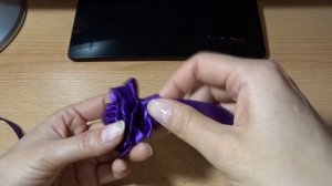 Простая роза из атласной ленты в узелковой технике