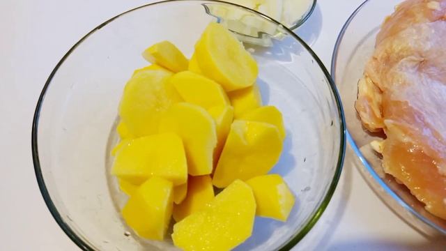 Курица с картошкой запечённые в духовке. смотреть онлайн