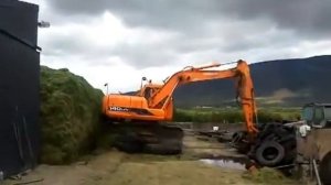Прыжок экскаватора Doosan DX140LC.mp4