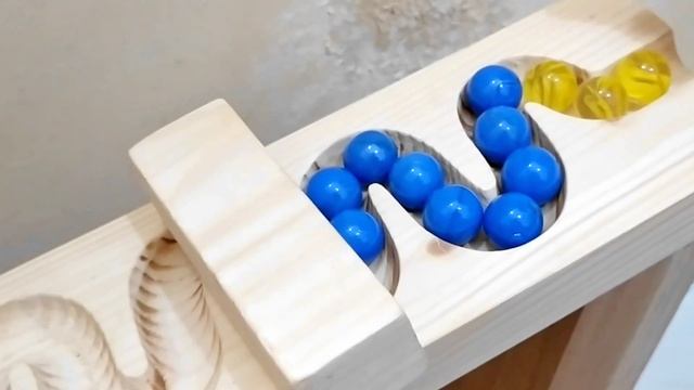 Marble Run Race☆Двойной деревянный наклон HABA и жестяная коробка Haribo Gold Bear Gummy♪ смотреть онлайн