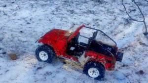 Axial scx10 JEEP Wrangler JK,  Traxxas TRX4 Toyota Land Cruiser 70 едут по зимнему лесу