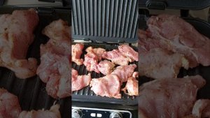 мясо на электрогриле , чтобы не было сухим оборачиваем в фольгу