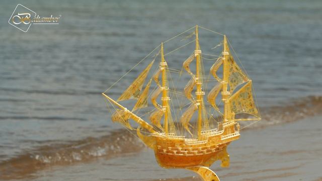 Янтарный парусник Галеон. Сувениры ручной работы из янтаря. Балтамбер