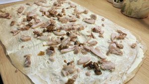 Два варианта рулета из обычного лаваша  - с красной рыбой икрой, а также с курицей и грибами